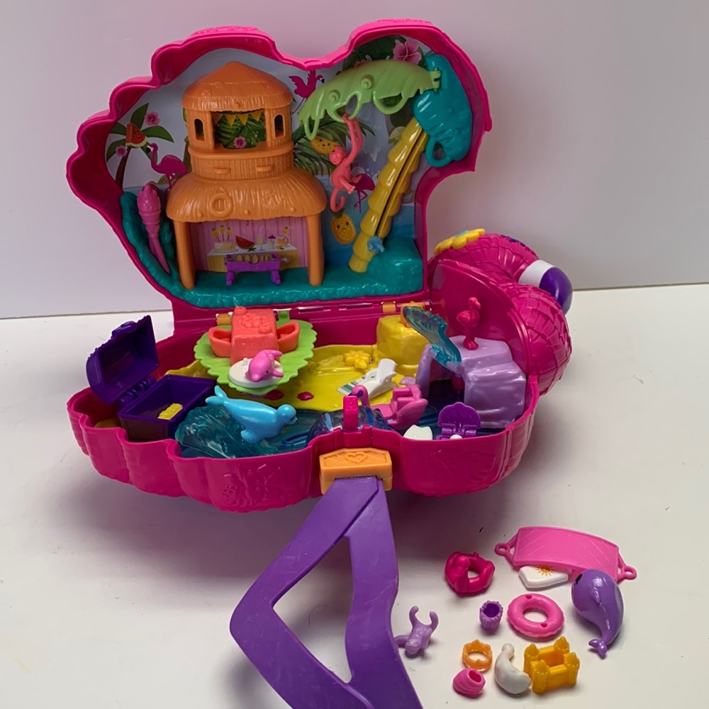 Polly Pocket Flamingo Party Play Set and figures